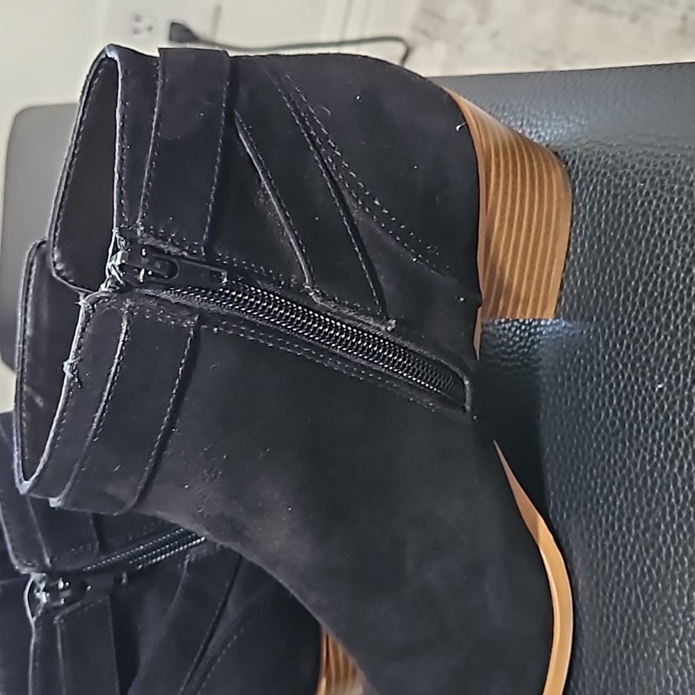 Shoes - Picture 3 of 5